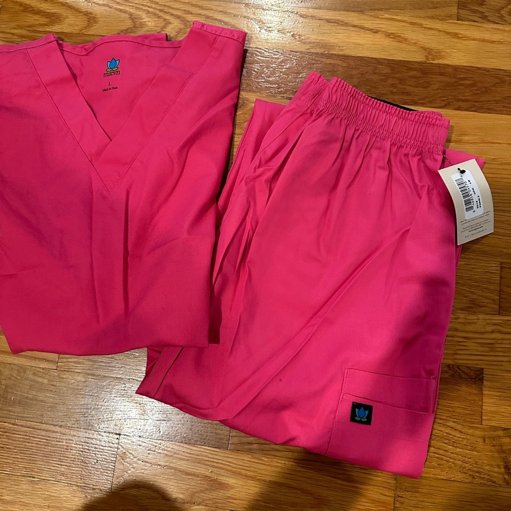 Maeven scrubs size large